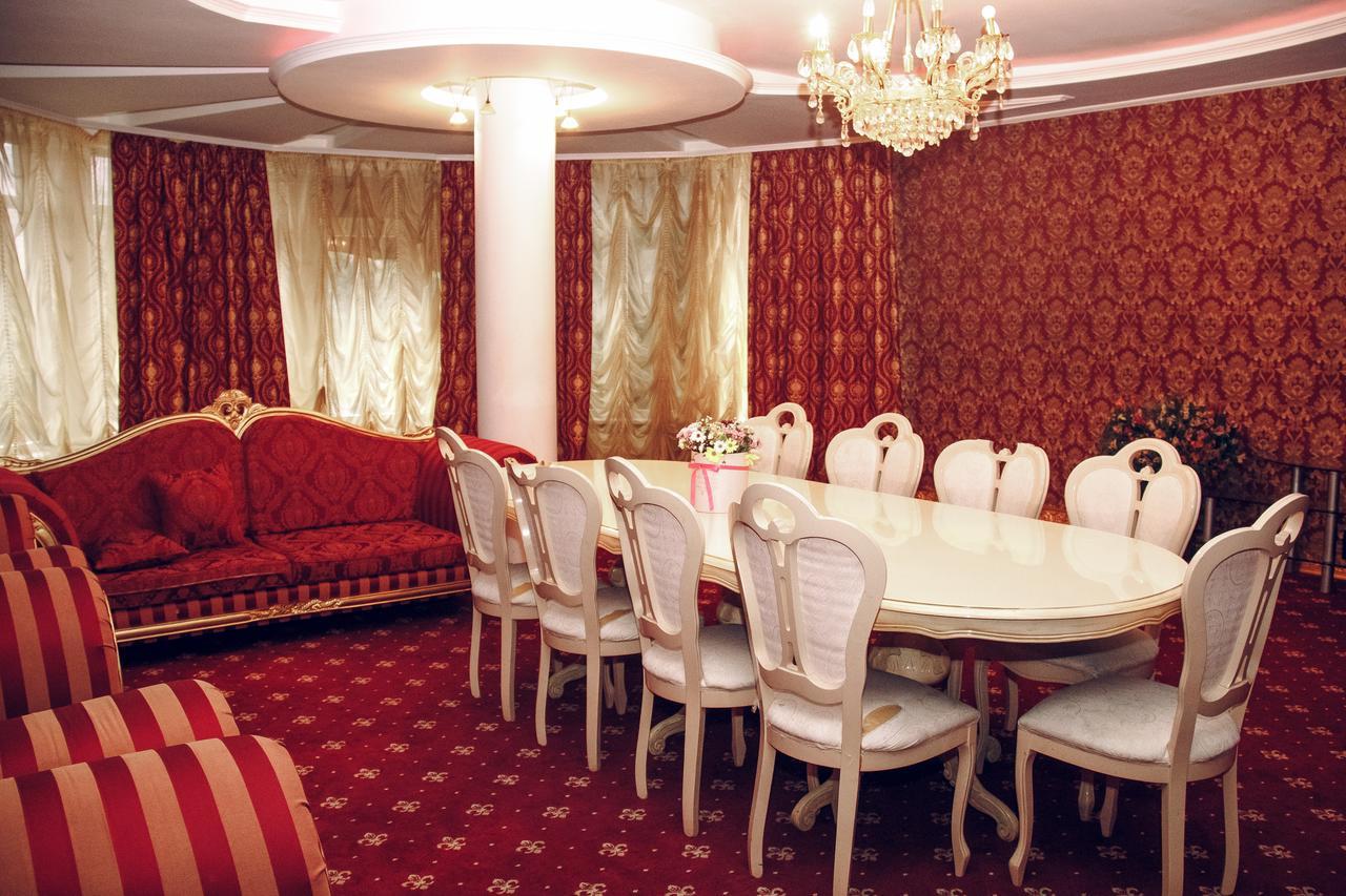 Hotel Gold Lion Chişinǎu Buitenkant foto