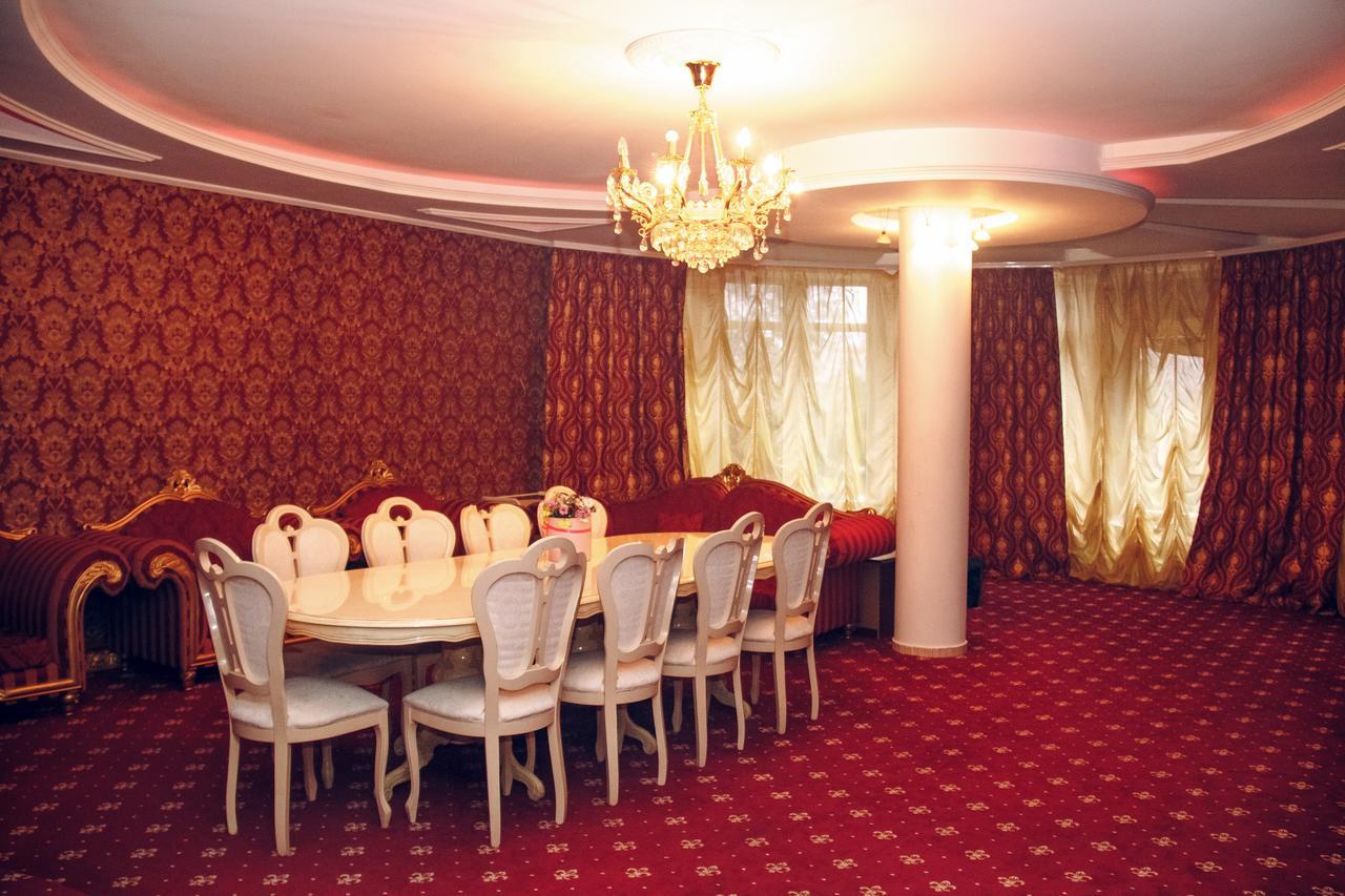 Hotel Gold Lion Chişinǎu Buitenkant foto