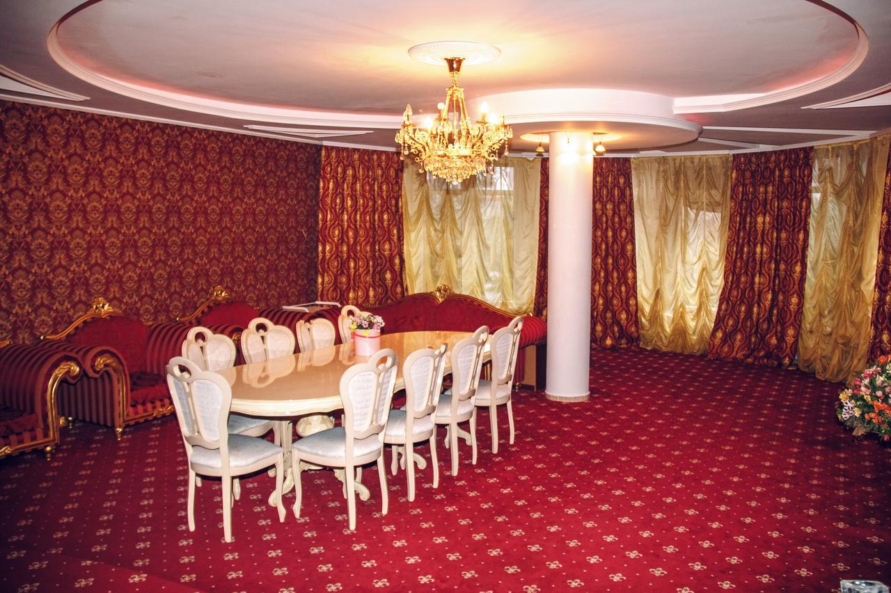 Hotel Gold Lion Chişinǎu Buitenkant foto