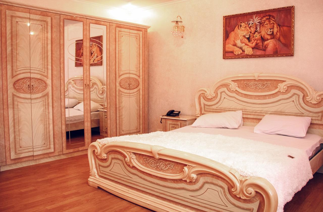 Hotel Gold Lion Chişinǎu Buitenkant foto